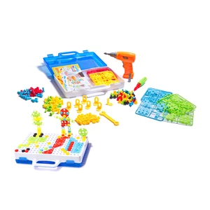 Szerelős játék táskában - csavarhúzóval 237 db -os