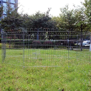 Összecsukható kültéri kennel 8 elemből.